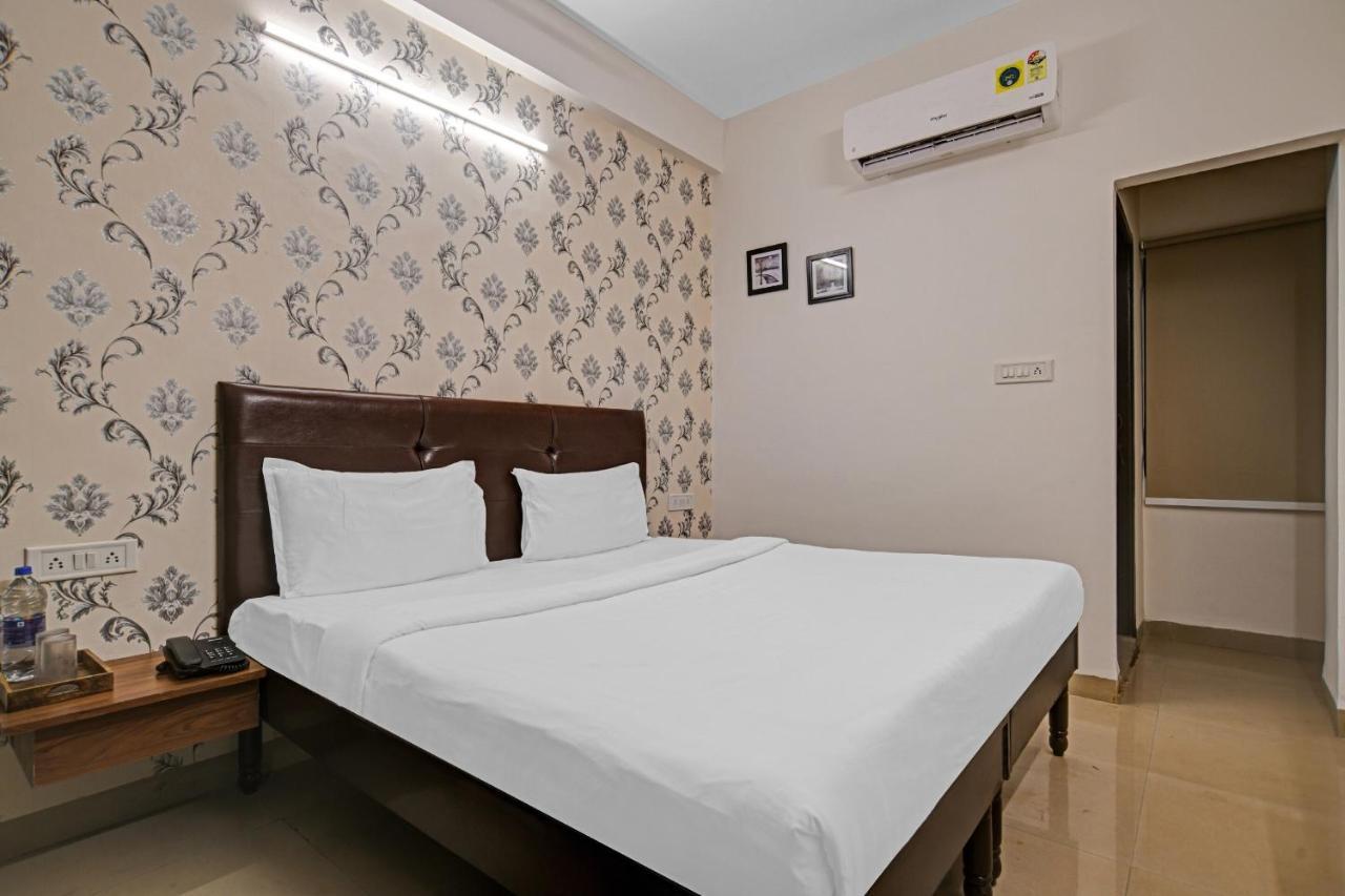 Hotel Collection O 84499 Nakshatra Indore